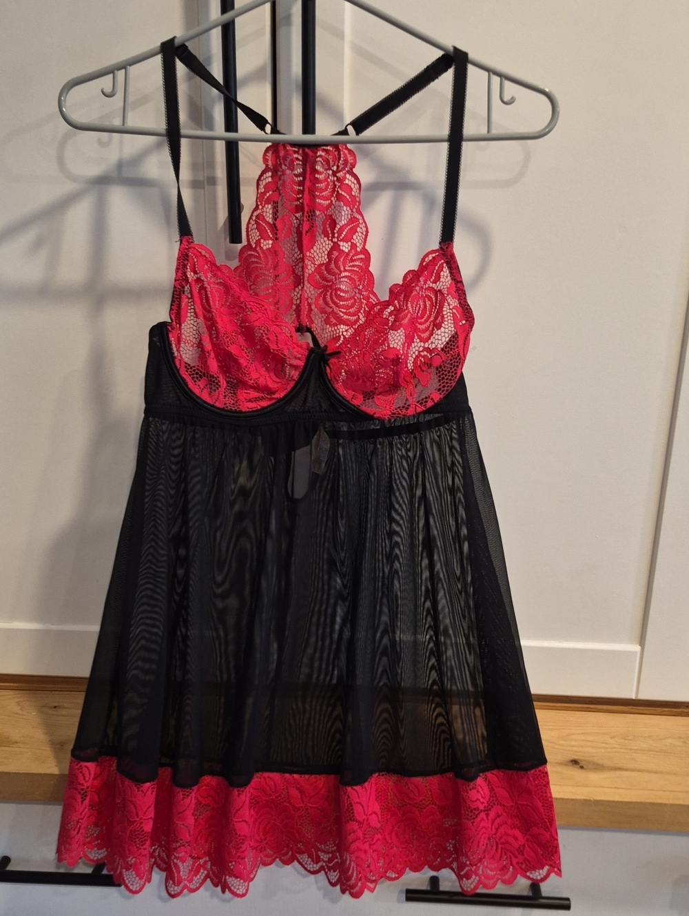 LA VIE EN ROSE - Lace & Mesh Babydoll Nightdress in Red and Black